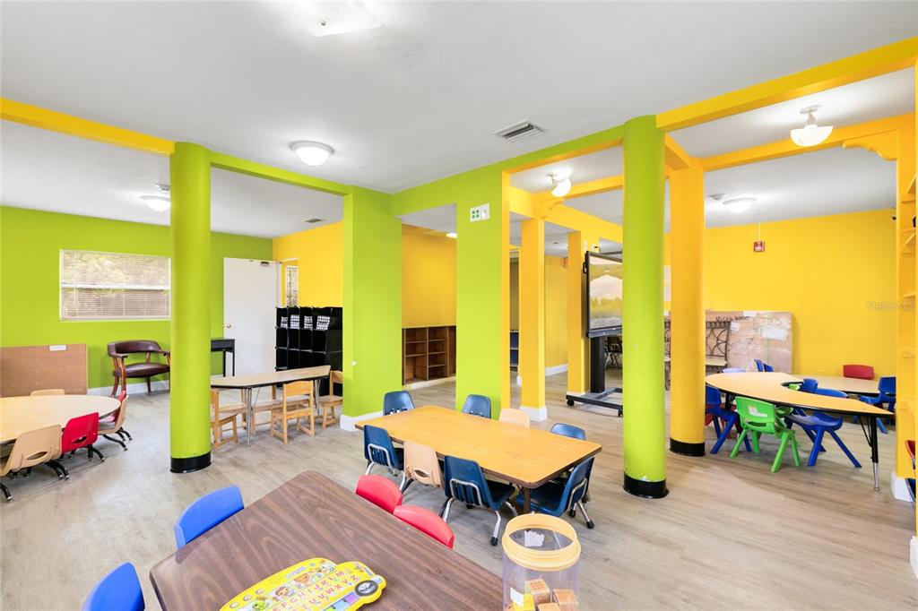 4607 North Pine Hills Road Orlando, FL 32808 - Photo 10 of 26 a living room with furniture and a table