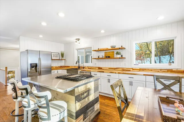 $575,000 | 15085 Square Lake Trail North, Stillwater, MN 55082