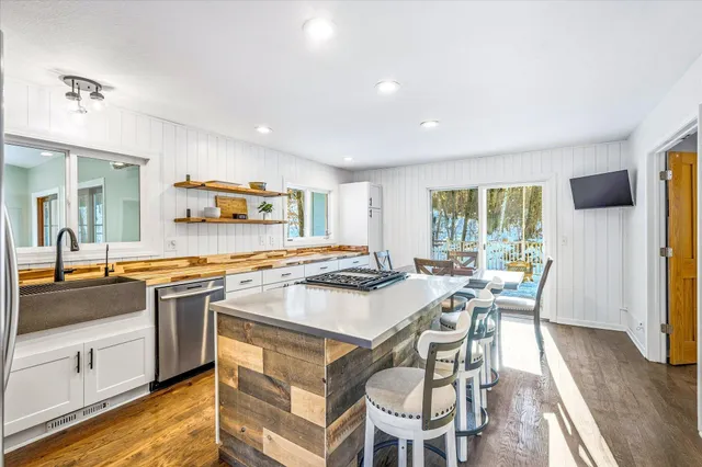 $575,000 | 15085 Square Lake Trail North, Stillwater, MN 55082