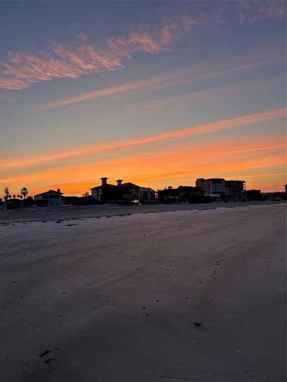 18218 Sunset Boulevard, Unit B St. Petersburg, FL 33708 - Photo 34 of 38 a view of an ocean