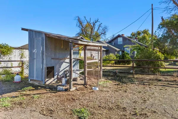 a view of house with backyard and porch