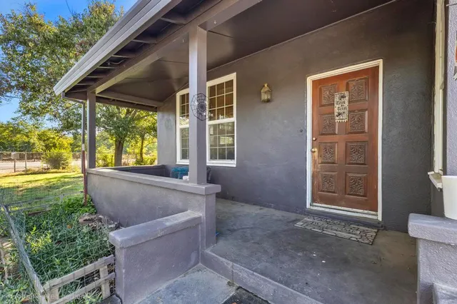 a view of a house with a outdoor space