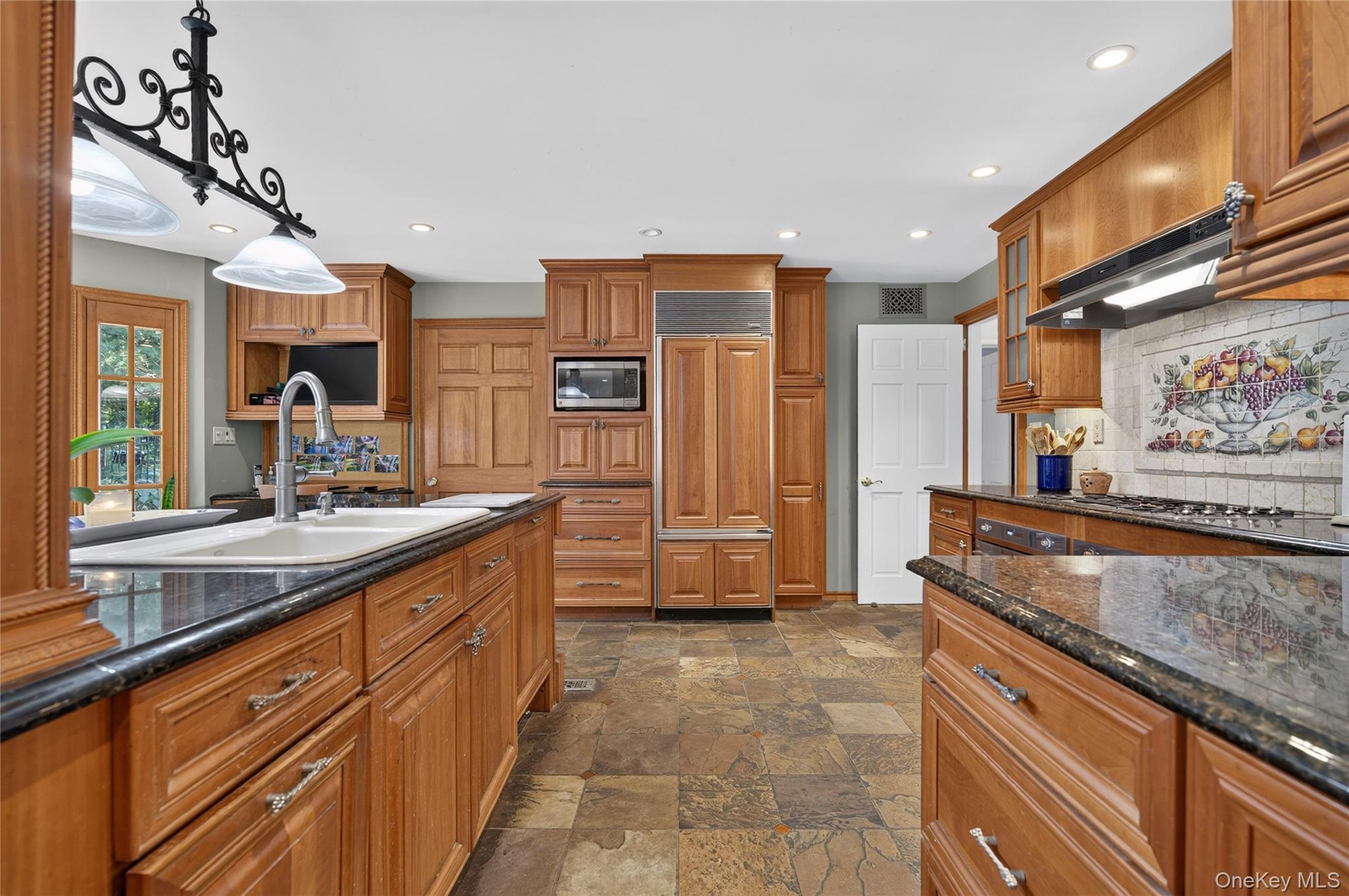 2108 Edge Road Muttontown, NY 11791 - Photo 15 of 38