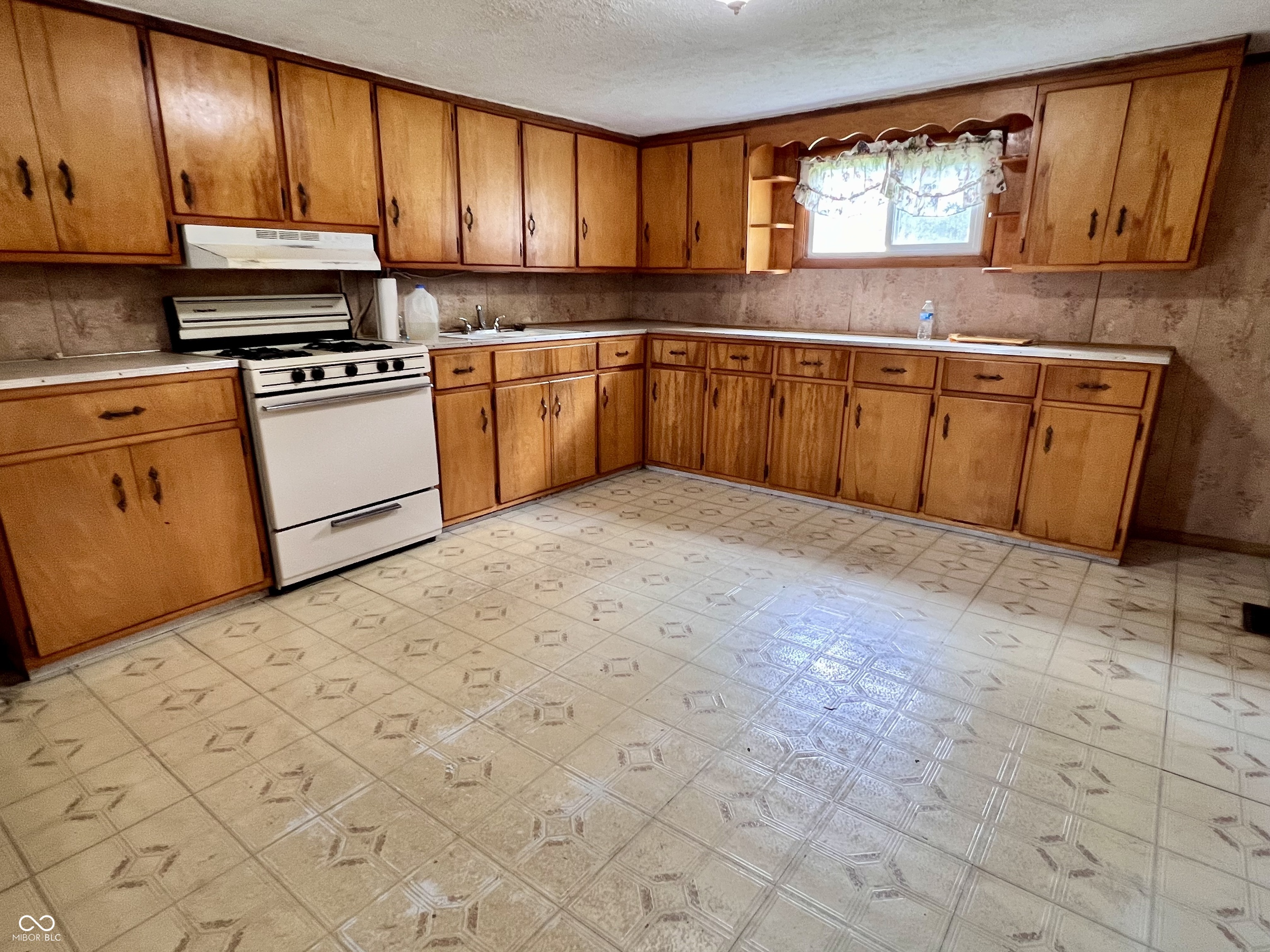 2004 South R Street Elwood, IN 46036 - Photo 10 of 16