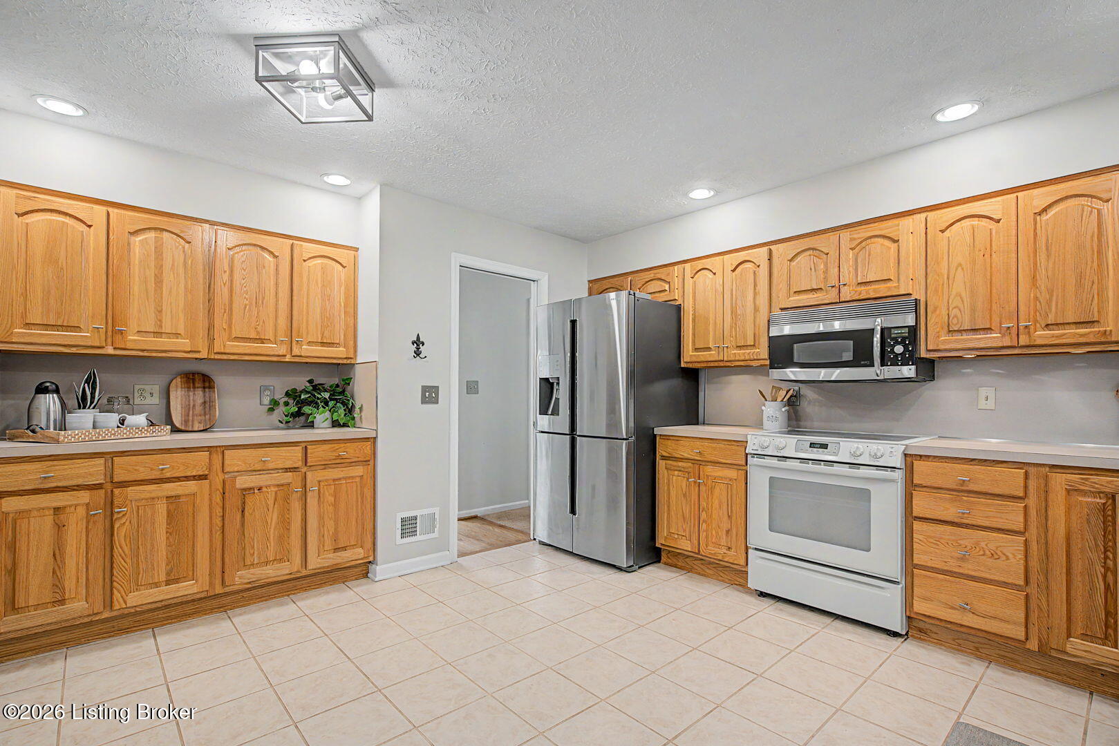 2911 Lexham Road Louisville, KY 40220 - Photo 17 of 54 12-web-or-mls-2911-lexham-road-10