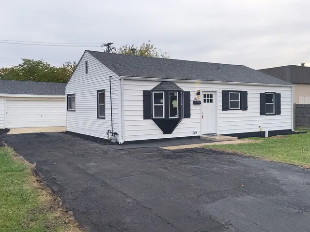 $250,000 | 1609 Marlboro Lane, Crest Hill, IL 60403