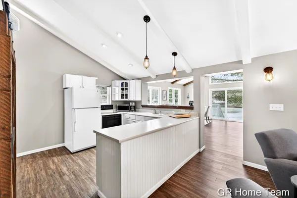 $595,000 | 9444 West School Section Lake Drive, Mecosta, MI 49332