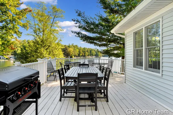 $595,000 | 9444 West School Section Lake Drive, Mecosta, MI 49332