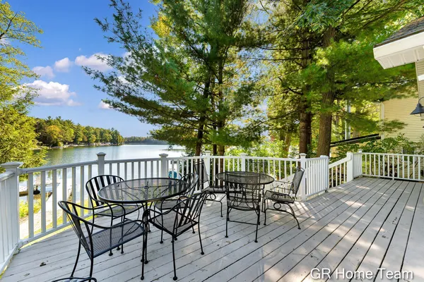 $595,000 | 9444 West School Section Lake Drive, Mecosta, MI 49332