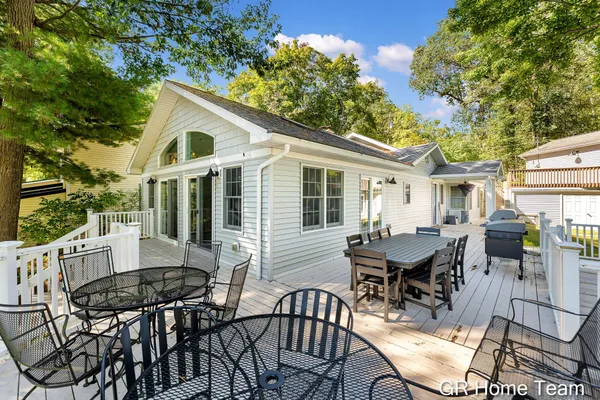 $595,000 | 9444 West School Section Lake Drive, Mecosta, MI 49332