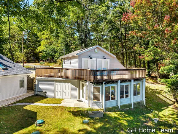 $595,000 | 9444 West School Section Lake Drive, Mecosta, MI 49332