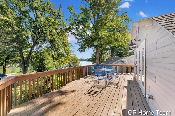 $595,000 | 9444 West School Section Lake Drive, Mecosta, MI 49332