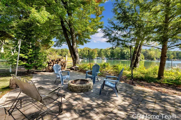 $595,000 | 9444 West School Section Lake Drive, Mecosta, MI 49332