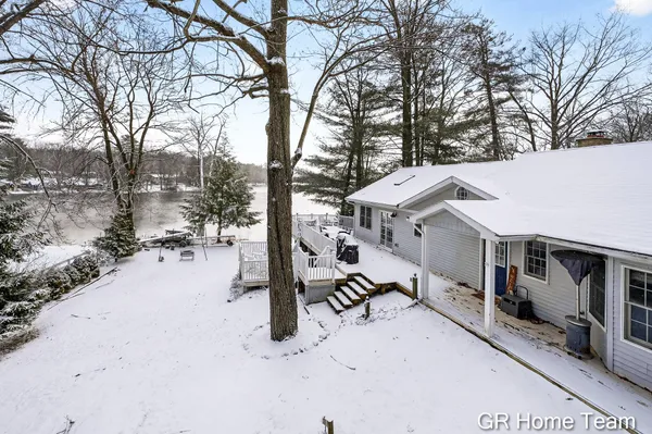 $595,000 | 9444 West School Section Lake Drive, Mecosta, MI 49332