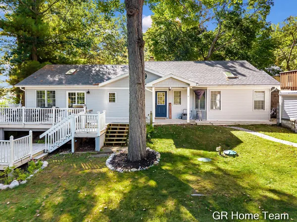 $595,000 | 9444 West School Section Lake Drive, Mecosta, MI 49332