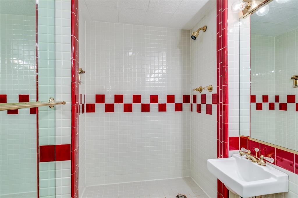 3525 Turtle Creek Boulevard, Unit 3C Dallas, TX 75219 - Photo 16 of 28 Full bath with a sink and a stall shower