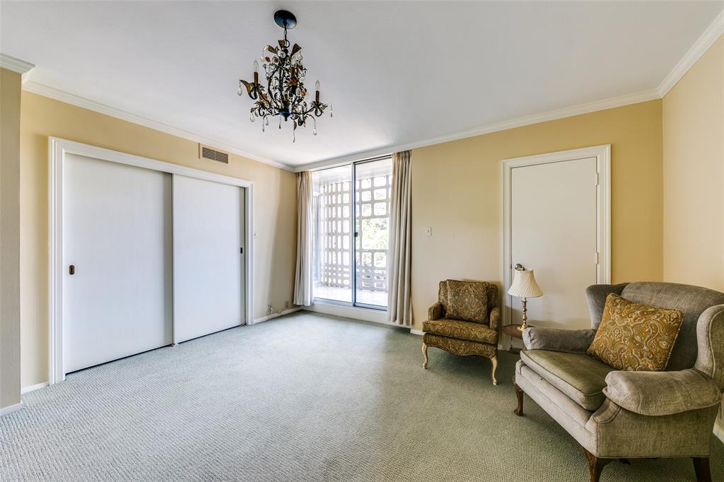 3525 Turtle Creek Boulevard, Unit 3C Dallas, TX 75219 - Photo 17 of 28 Living area with carpet flooring, baseboards, visible vents, a chandelier, and ornamental molding