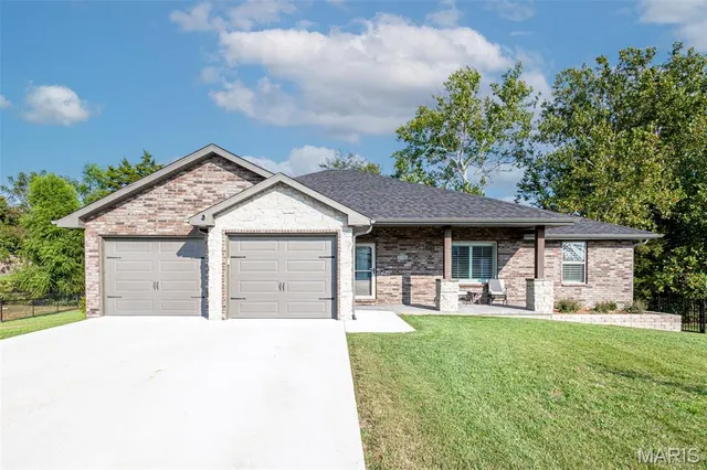 $499,000 | 1326 Summerfield Drive, Jefferson City, MO 65109