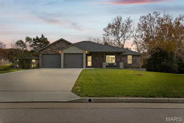 $499,000 | 1326 Summerfield Drive, Jefferson City, MO 65109