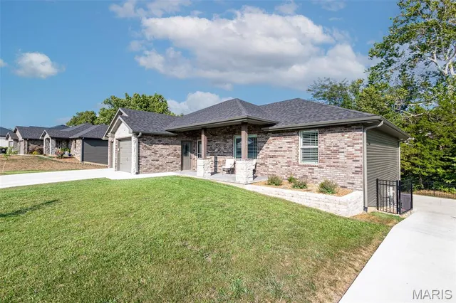 $499,000 | 1326 Summerfield Drive, Jefferson City, MO 65109