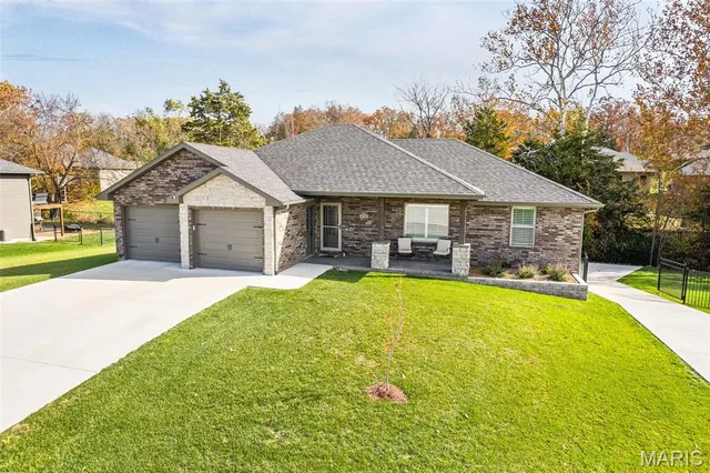 $499,000 | 1326 Summerfield Drive, Jefferson City, MO 65109