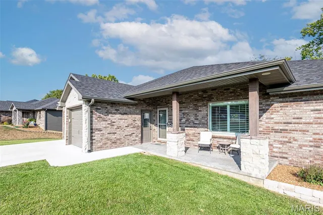 $499,000 | 1326 Summerfield Drive, Jefferson City, MO 65109