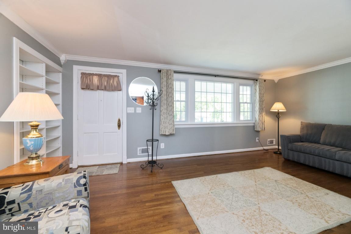 315 Stonewall Road Catonsville, MD 21228 - Photo 2 of 42 Living Room w/ Hardwood