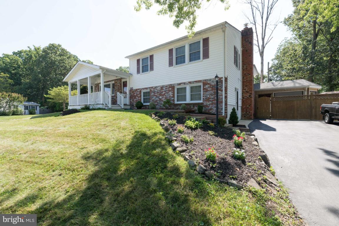 315 Stonewall Road Catonsville, MD 21228 - Photo 6 of 42 Spacious Corner Lot 3 Bedroom 3 Full Bath