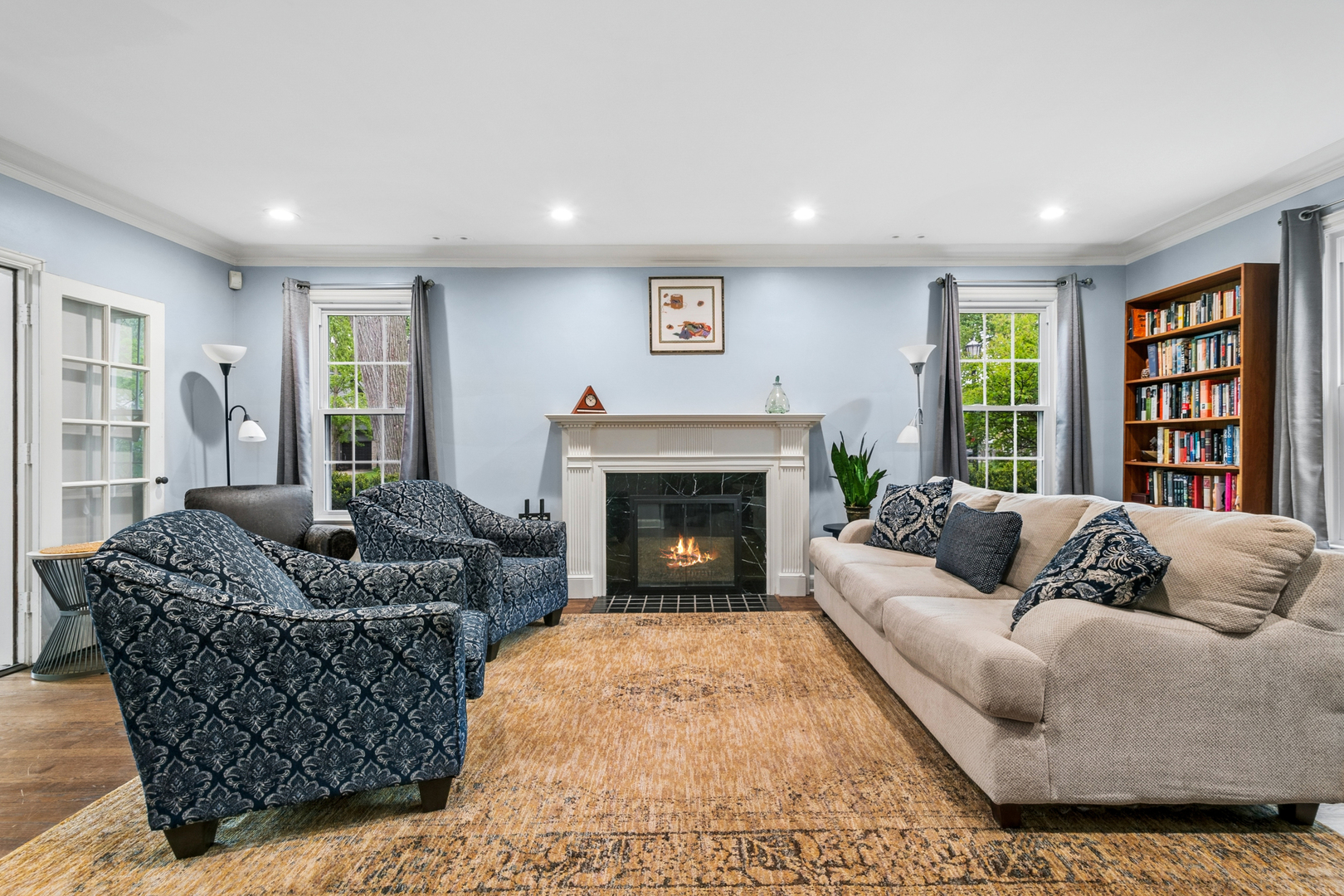3042 Isabella Street Evanston, IL 60201 - Photo 4 of 30 Gallery Image 4
