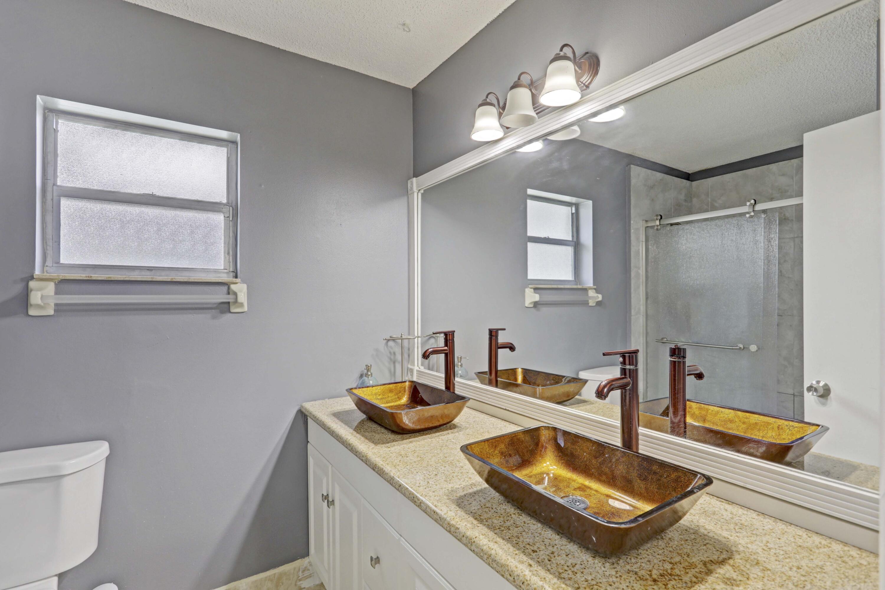 110 Timber Run East Riviera Beach, FL 33407 - Photo 20 of 52 Main Bathroom