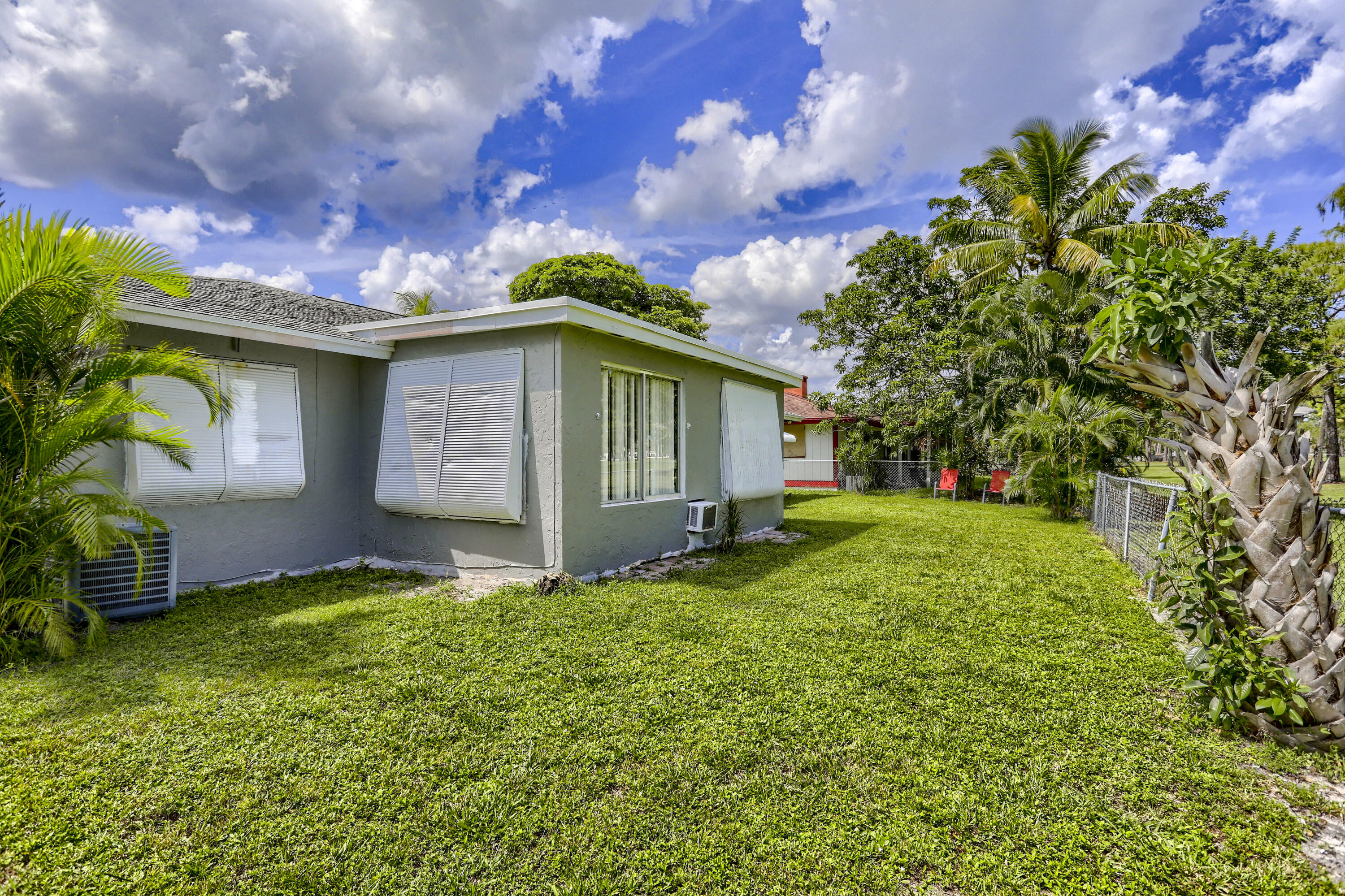 110 Timber Run East Riviera Beach, FL 33407 - Photo 33 of 52 39__20a5981-hdr(6)_interior 2