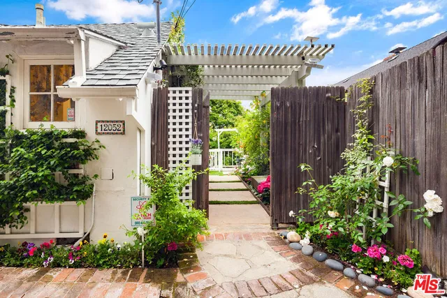 a view of outdoor space yard and patio