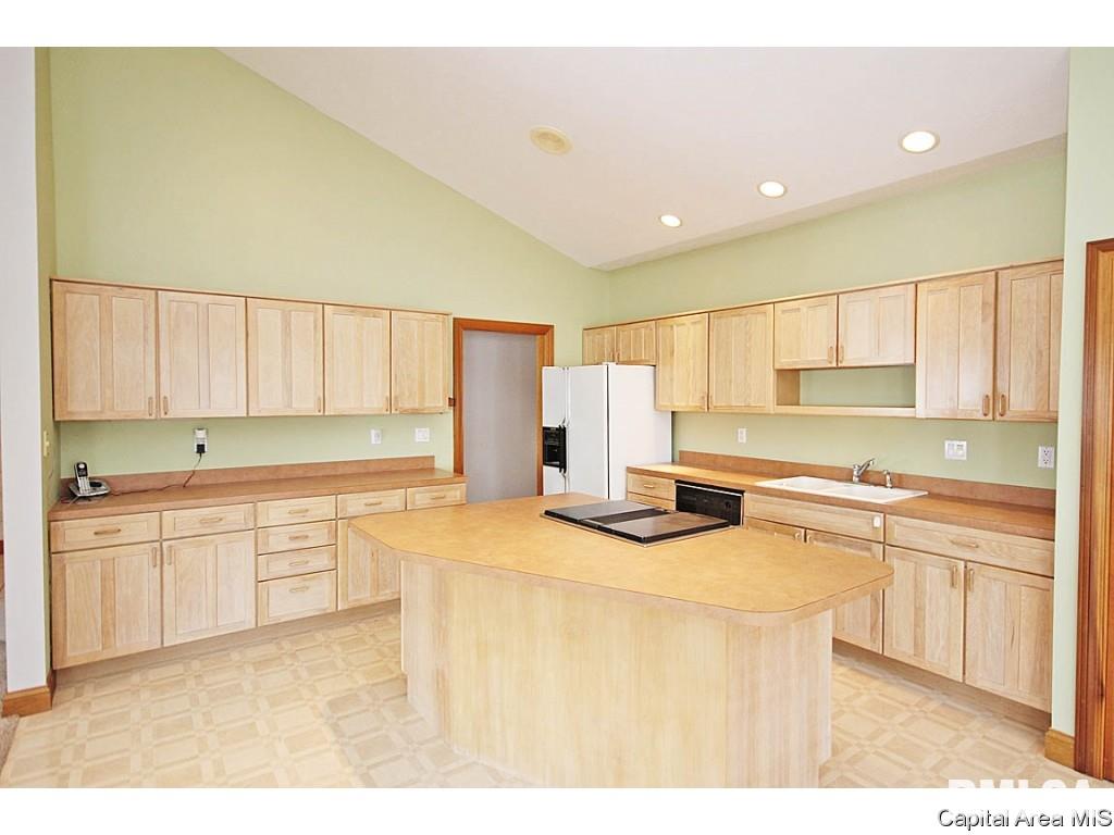 4901 Blackwolf Road Springfield, IL 62711 - Photo 8 of 34