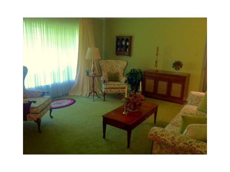 450 Chapel Road Aliquippa, PA 15001 - Photo 4 of 14 Living Room.