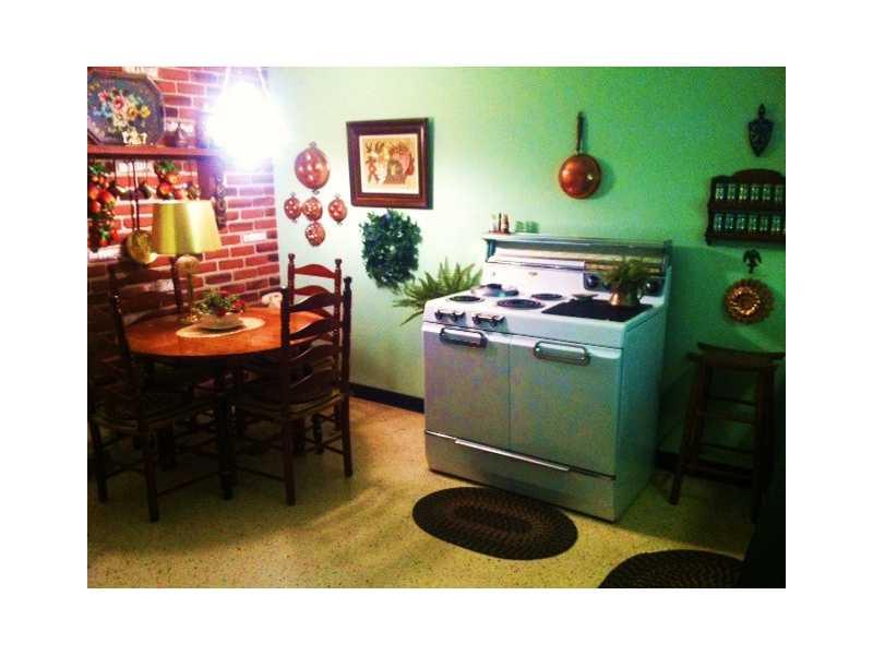 450 Chapel Road Aliquippa, PA 15001 - Photo 6 of 14 Kitchen.