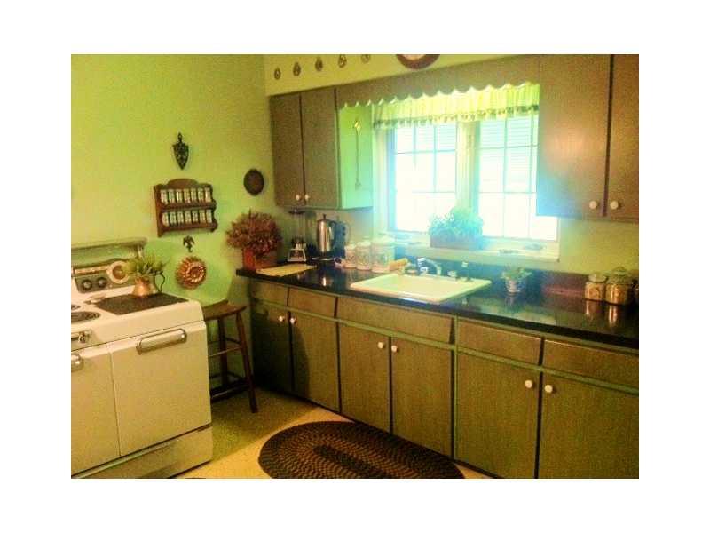 450 Chapel Road Aliquippa, PA 15001 - Photo 7 of 14 Kitchen.