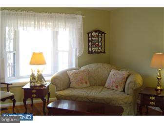 8430 Chippewa Road Philadelphia, PA 19128 - Photo 2 of 12 Living Room
