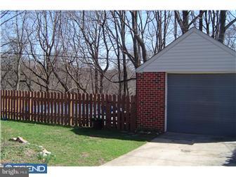 8430 Chippewa Road Philadelphia, PA 19128 - Photo 12 of 12 Garage