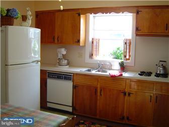 8430 Chippewa Road Philadelphia, PA 19128 - Photo 5 of 12 Kitchen