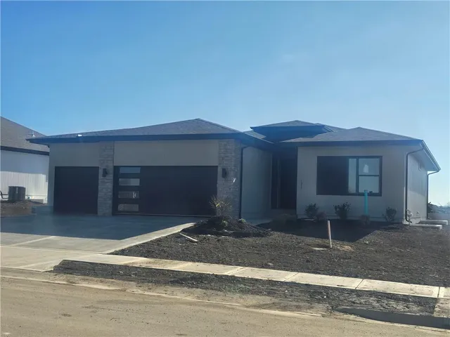 $575,000 | 1227 Larkspur Place, Raymore, MO 64083