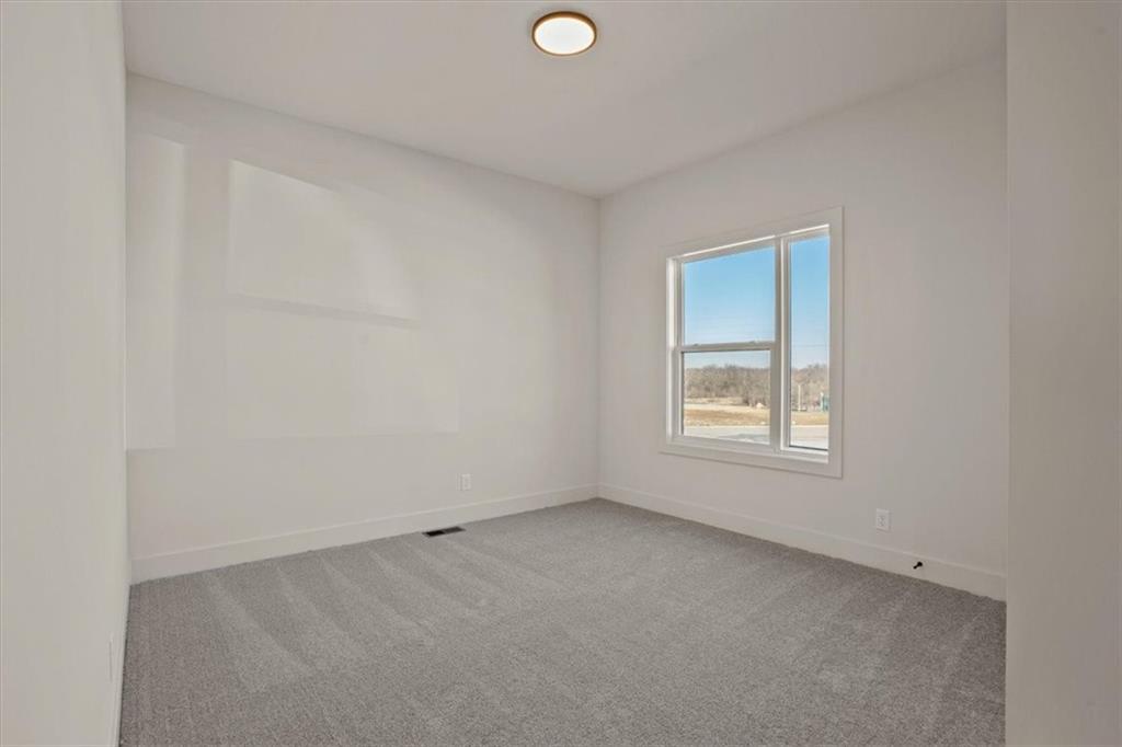 1227 Larkspur Place Raymore, MO 64083 - Photo 14 of 28