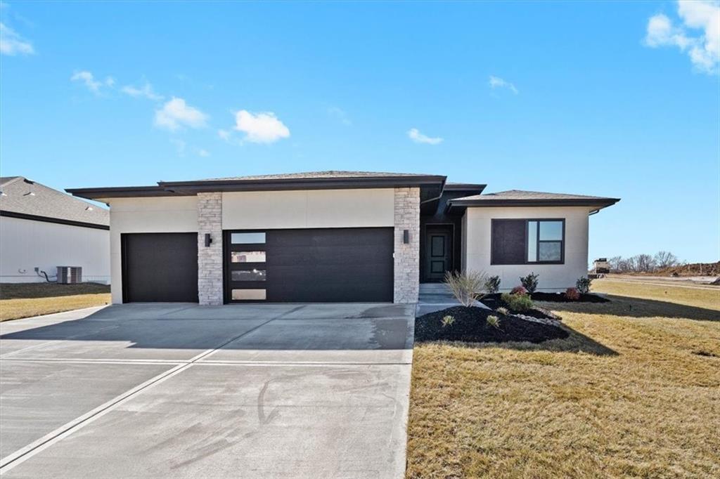 1227 Larkspur Place Raymore, MO 64083 - Photo 2 of 28