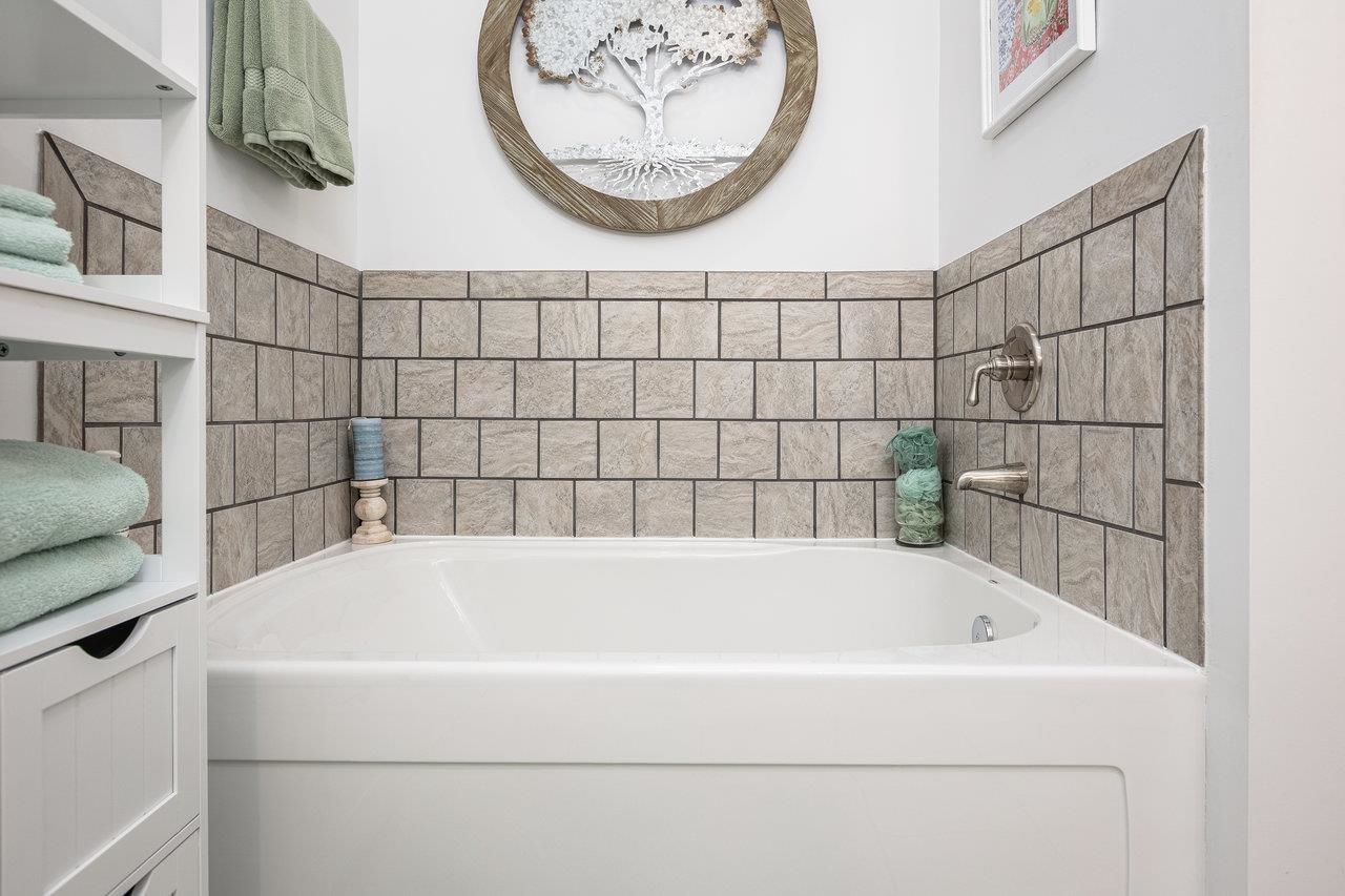 102 Millview Drive Bridgewater, VA 22812 - Photo 27 of 59 a bathroom with a bathtub and mirror