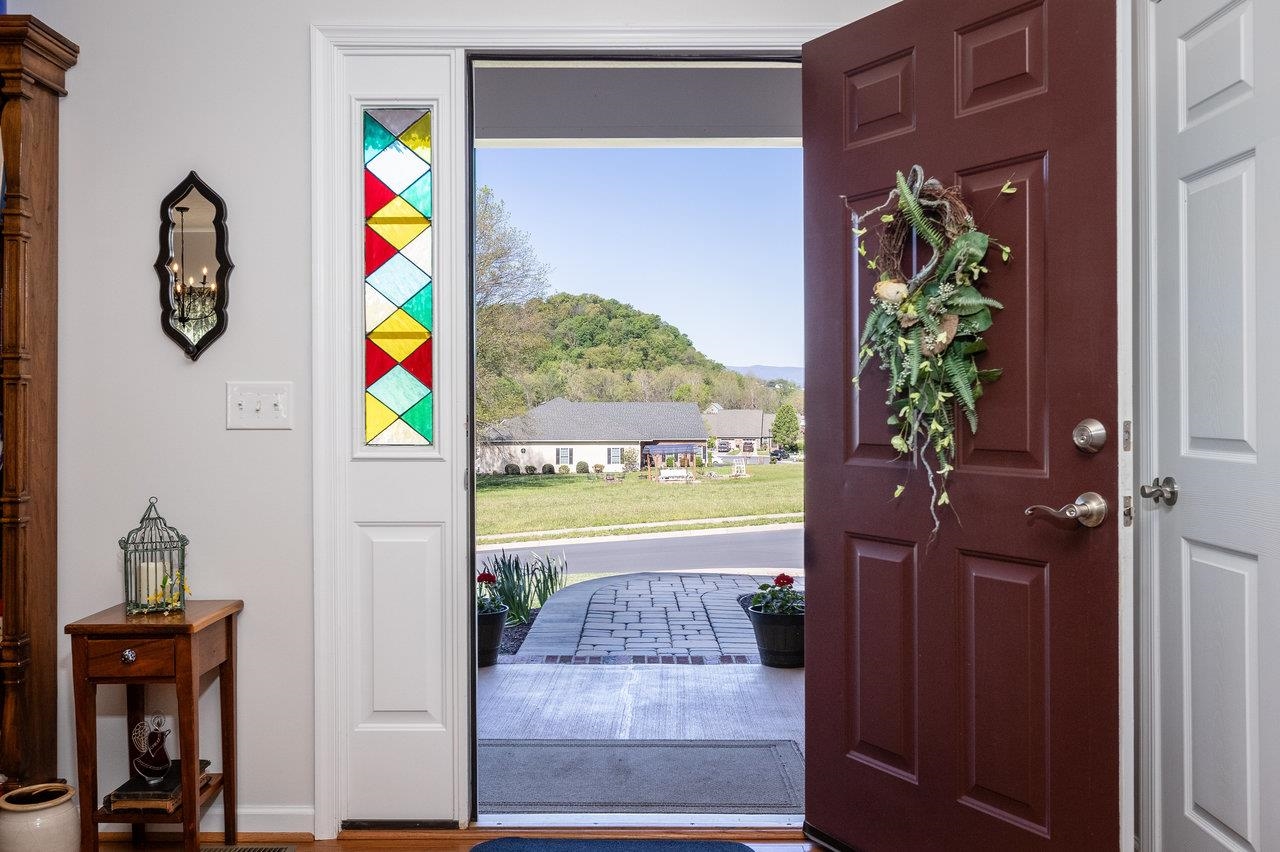 102 Millview Drive Bridgewater, VA 22812 - Photo 4 of 59 view of an entryway and wooden floor
