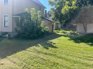 1002 South Oak Avenue Freeport, IL 61032 - Photo 4 of 4 a backyard of a house with lots of green space