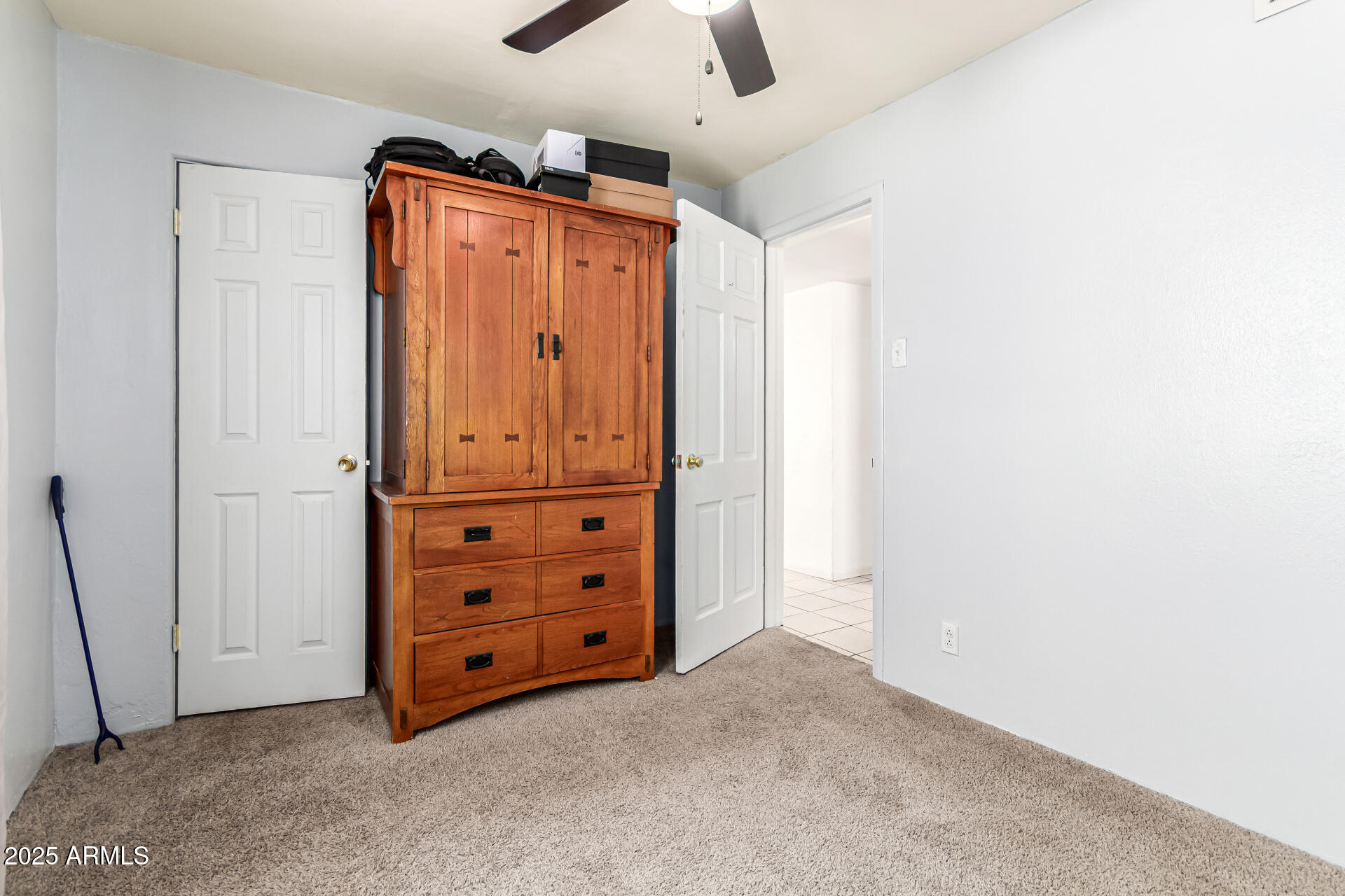 710 East Atlanta Avenue Phoenix, AZ 85040 - Photo 18 of 21 an empty room with closet and mirror