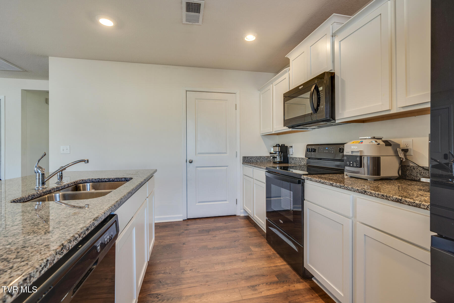 1249 Stamp Lodge Road Kingsport, TN 37660 - Photo 14 of 41 014