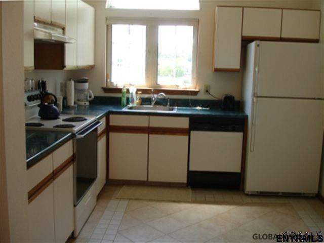 821 Ridge Circle, Unit 821 Troy, NY 12182 - Photo 4 of 8 Photo 4