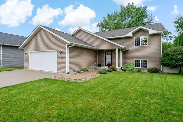 $385,000 | 124 Harbor Hill Drive, Mankato, MN 56001