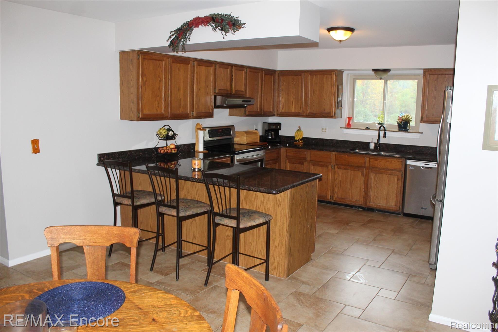 8527 Oakhill Road Clarkston, MI 48348 - Photo 8 of 34 IMG_6028.JPG
